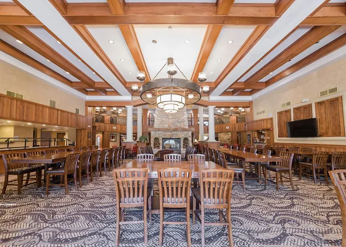 Mcm Elegante Lodge & Resorts